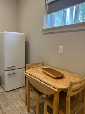 Private modern guesthouse, near La Cantera/Medical Center
